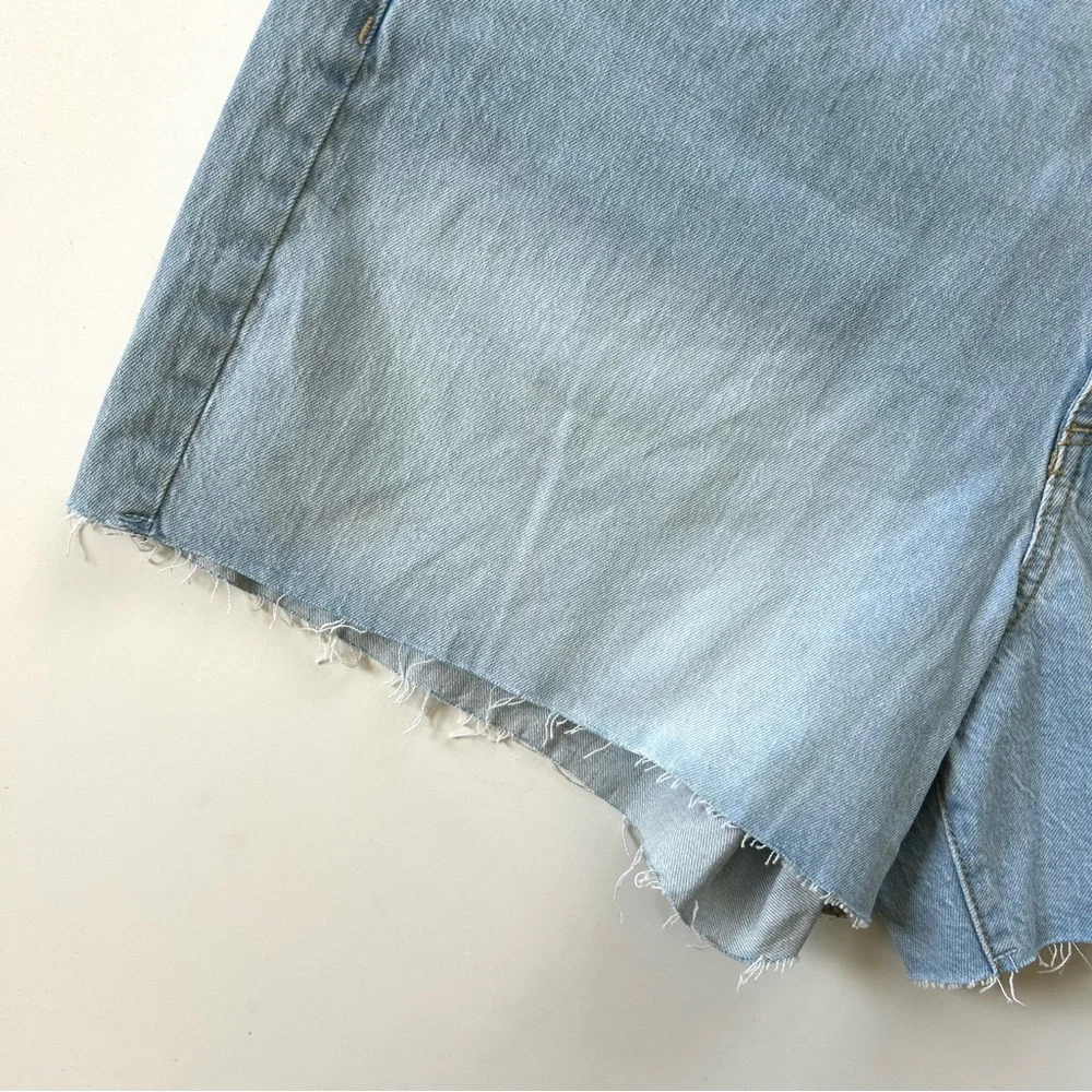 Universal Thread Light Wash Raw Hem Cotton Stretch Vintage Denim Midi Shorts